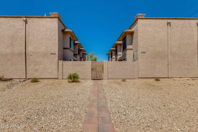 $1,700 | 3048 East Beck Lane, Unit 8, Phoenix, AZ 85032
