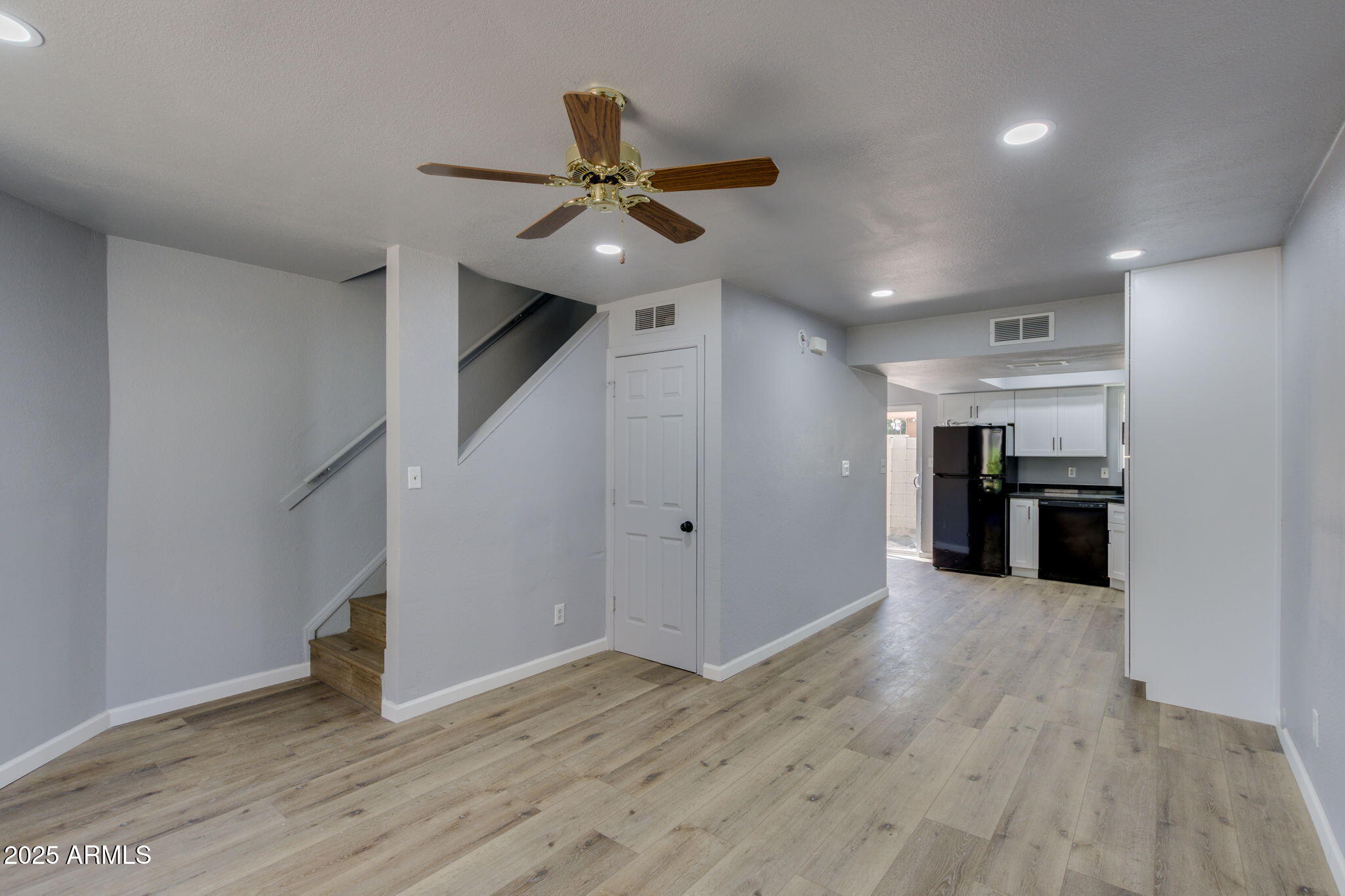 3048 East Beck Lane, Unit 8 Phoenix, AZ 85032 - Photo 6 of 37 6-web-or-mls-ext_-31