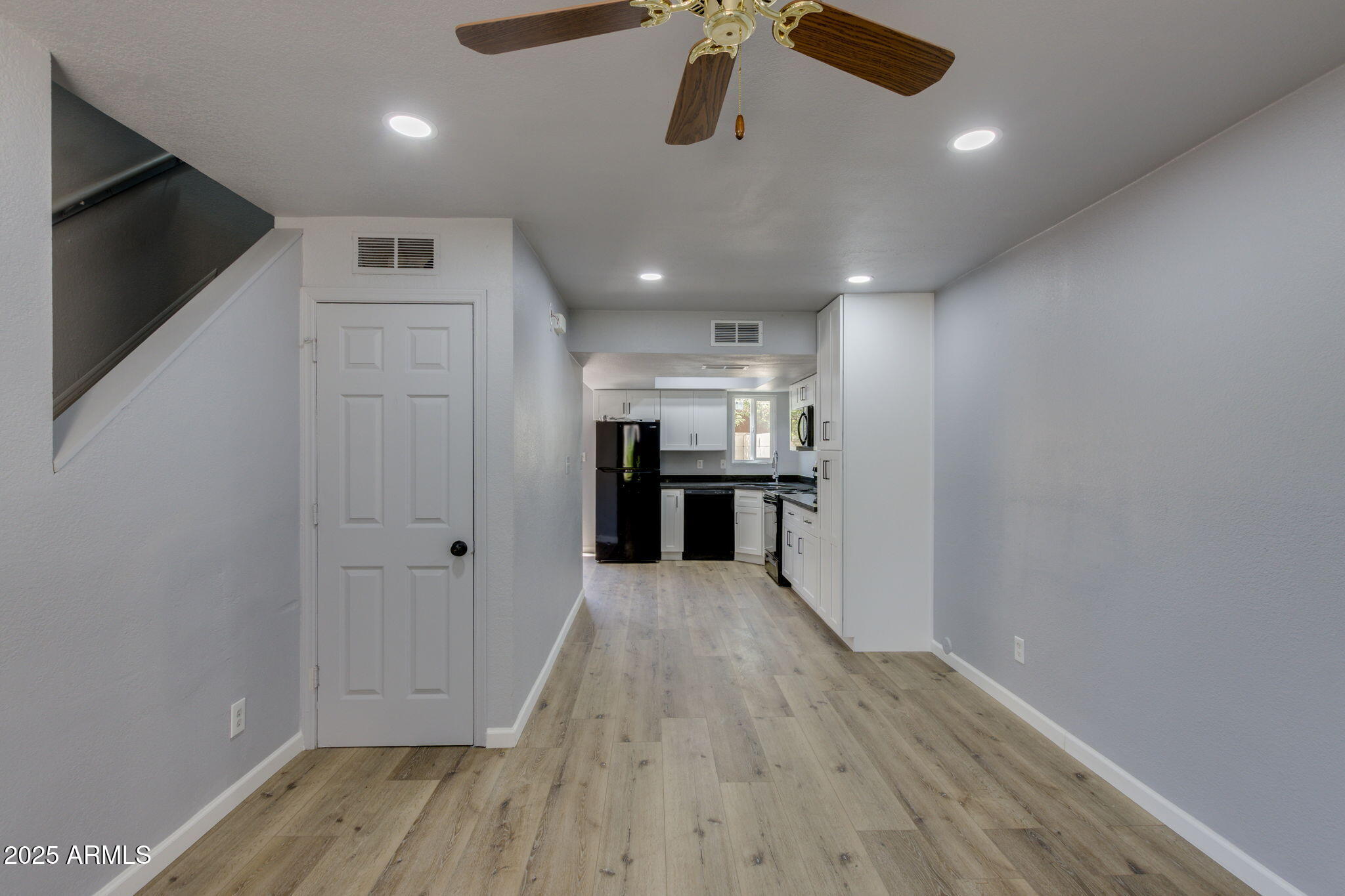 3048 East Beck Lane, Unit 8 Phoenix, AZ 85032 - Photo 7 of 37 7-web-or-mls-ext_-32