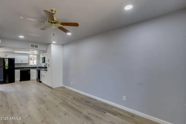 $1,700 | 3048 East Beck Lane, Unit 8, Phoenix, AZ 85032