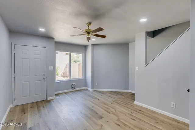 $1,700 | 3048 East Beck Lane, Unit 8, Phoenix, AZ 85032