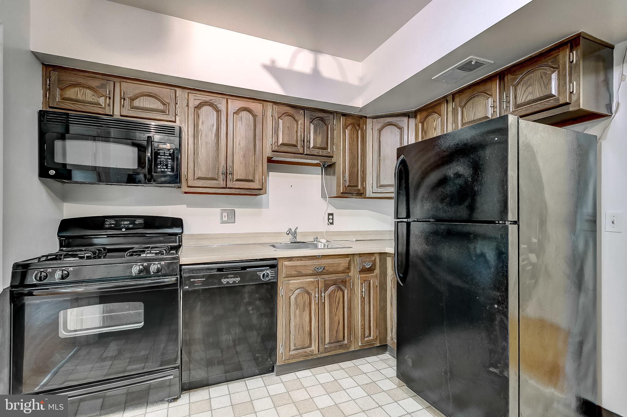 114 Cross Keys Road, Unit R114C Baltimore, MD 21210 - Photo 9 of 26