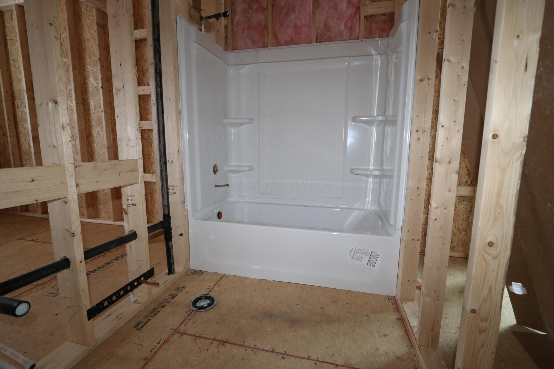3089 McKinney Road Grove City, OH 43123 - Photo 7 of 10 Bathroom