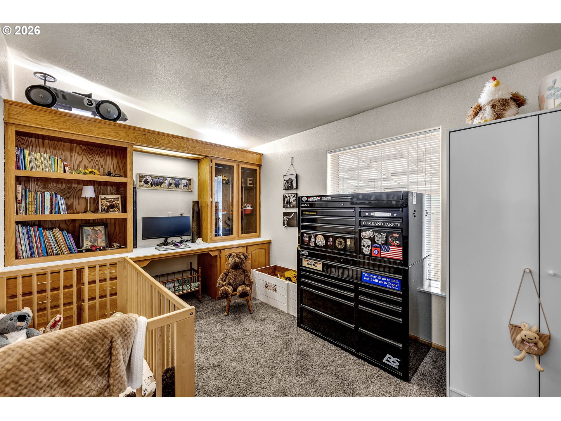 52 Estabrook Loop Carson, WA 98610 - Photo 14 of 37 a view of a workspace with furniture