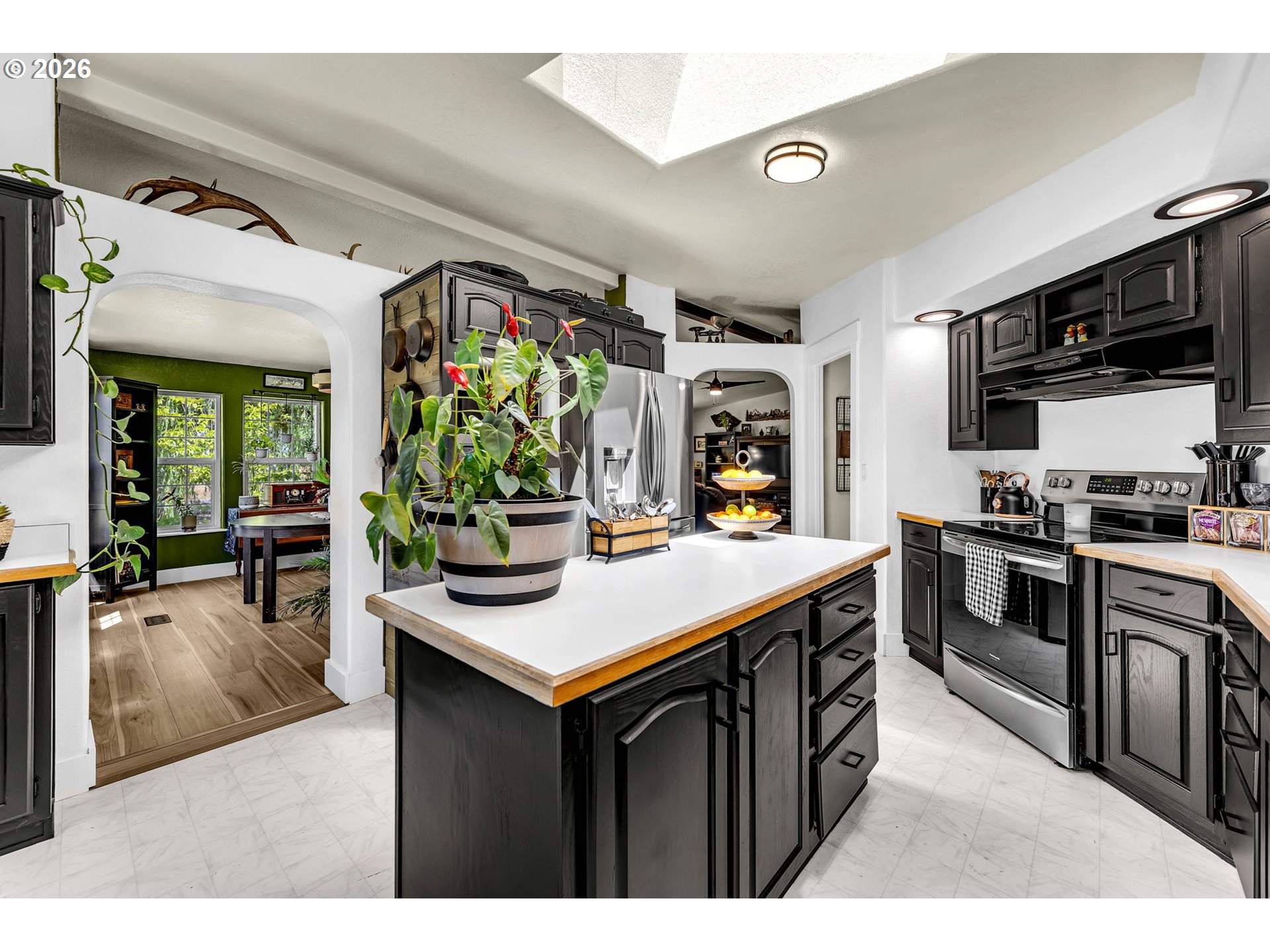 52 Estabrook Loop Carson, WA 98610 - Photo 8 of 37 a kitchen with stainless steel appliances granite countertop a sink stove and refrigerator
