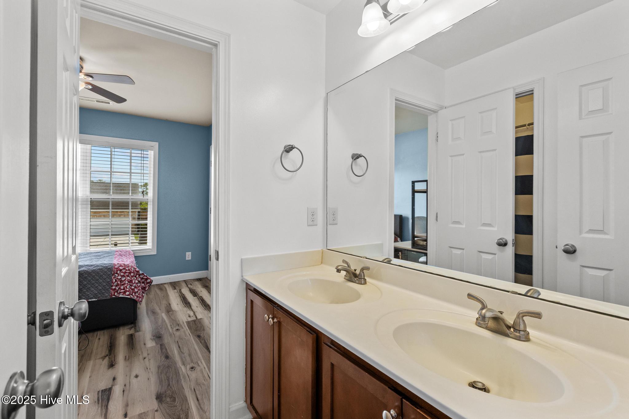 134 Inverness Drive Hubert, NC 28539 - Photo 28 of 43 2nd bathroom (b) - 2nd floor