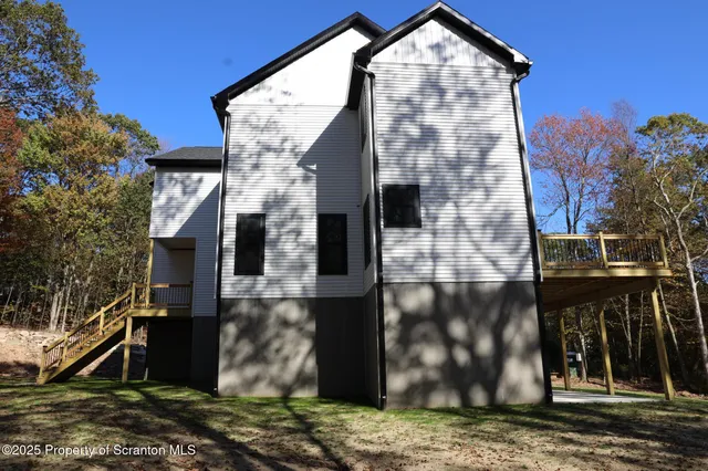 $899,000 | 99 Woodland Drive, Lake Ariel, PA 18436