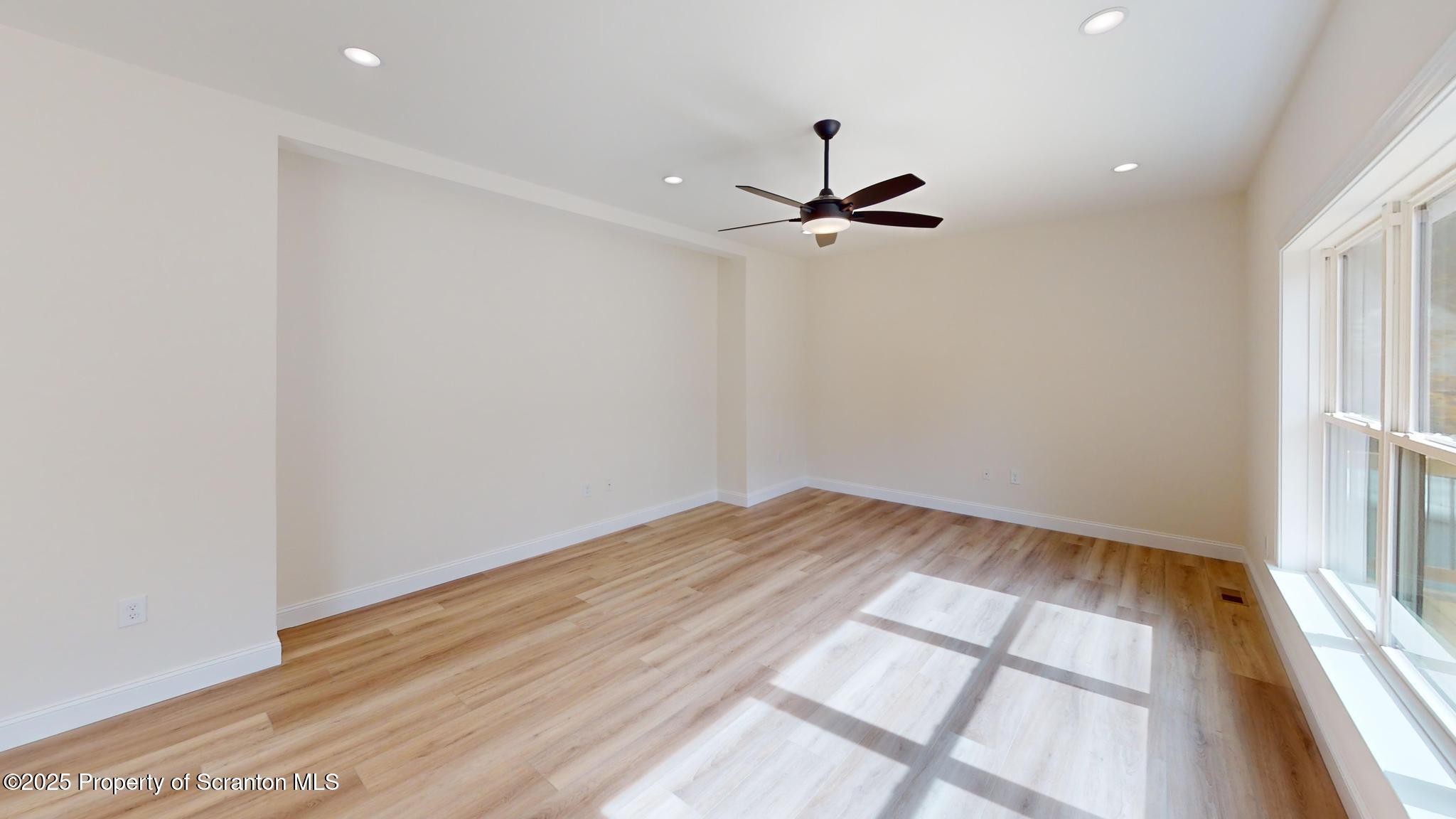 99 Woodland Drive Lake Ariel, PA 18436 - Photo 15 of 124 Living Room