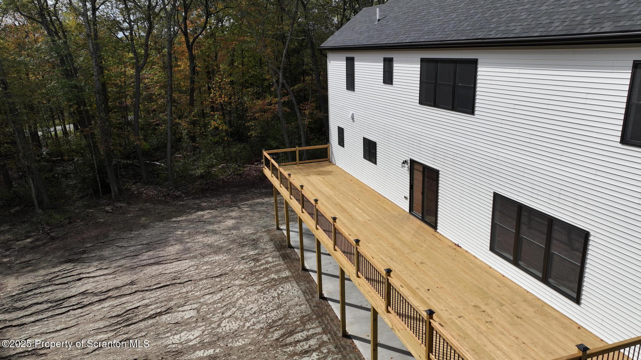 99 Woodland Drive Lake Ariel, PA 18436 - Photo 4 of 124 Back