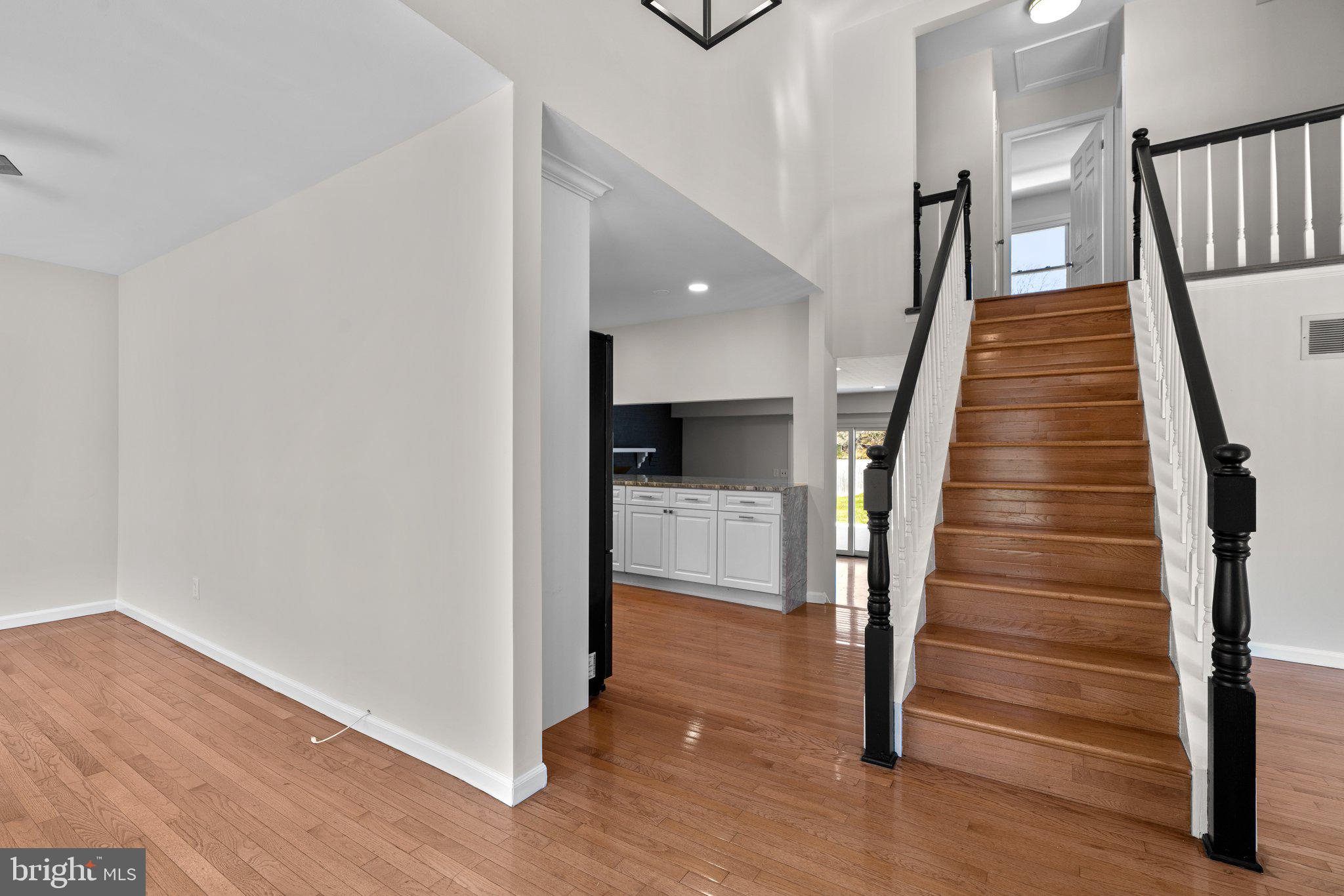 9777 Hillsmere Road Ellicott City, MD 21042 - Photo 4 of 55 Foyer