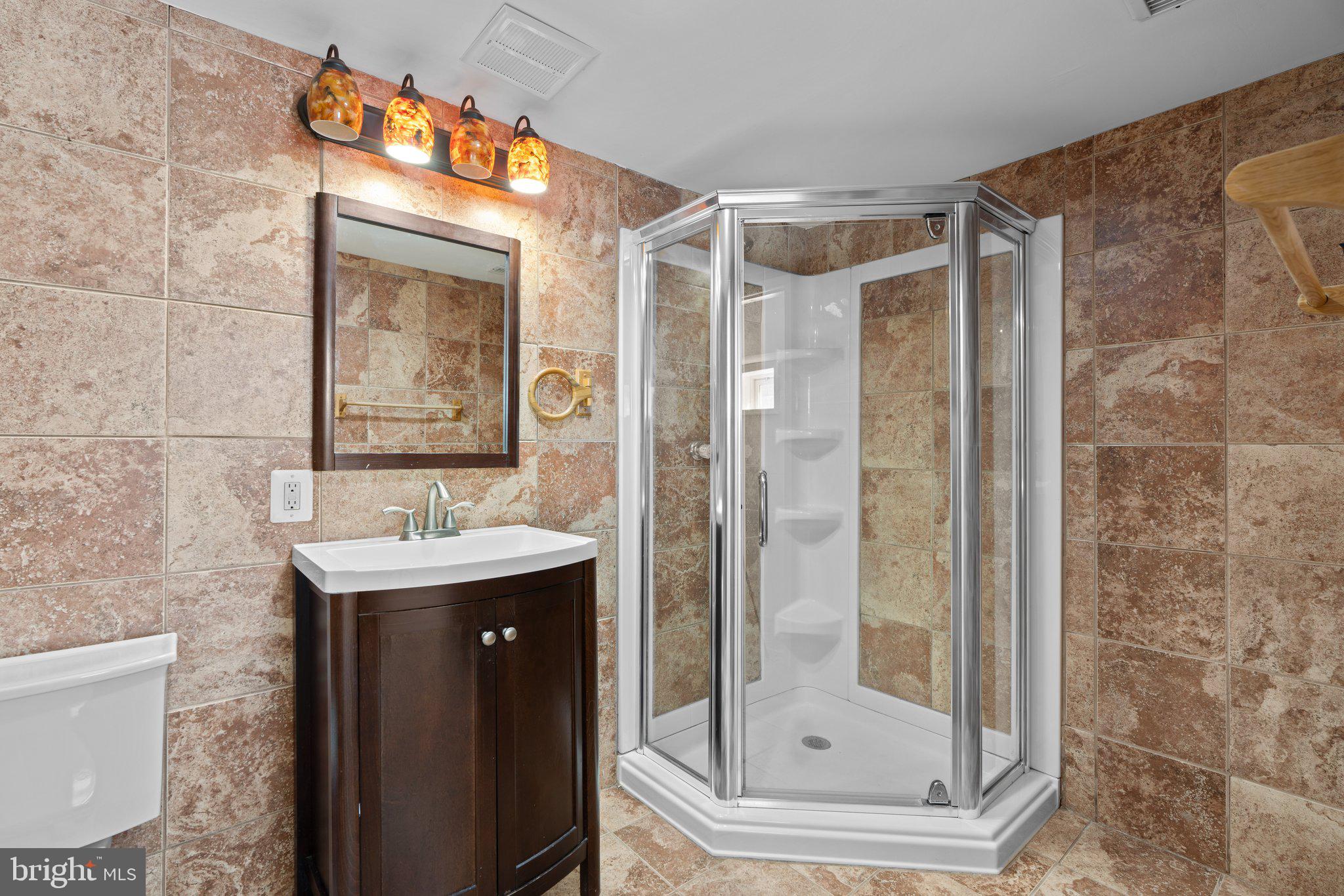 9777 Hillsmere Road Ellicott City, MD 21042 - Photo 41 of 55 Bathroom