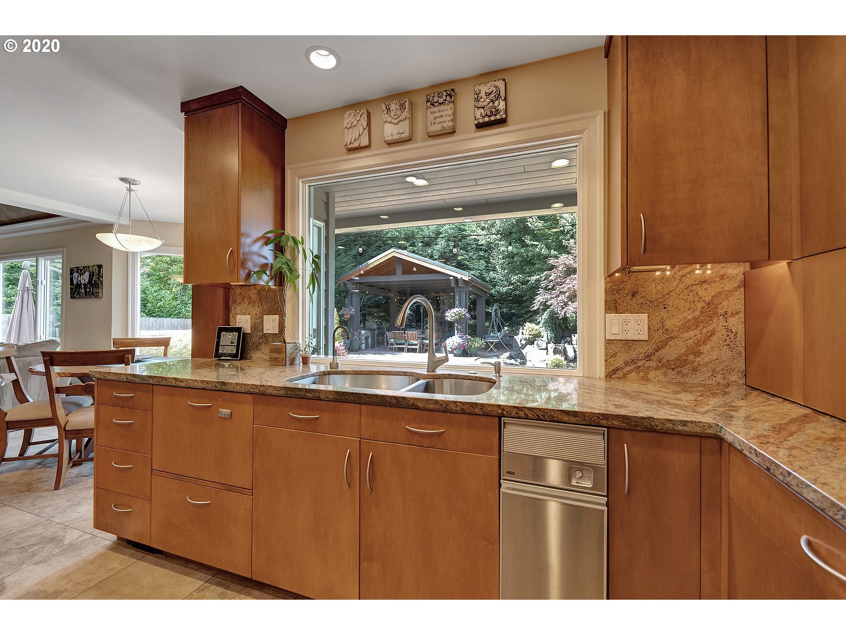 3646 Southwest Trail Road Tualatin, OR 97062 - Photo 8 of 31 Gallery Image 8