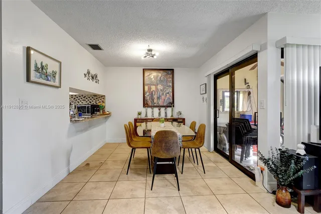 a view of a livingroom with furniture window and outdoor view