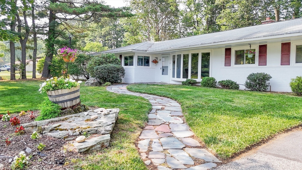 49 Barry Road Worcester, MA 01609 - Photo 1 of 37 Gallery Image 1