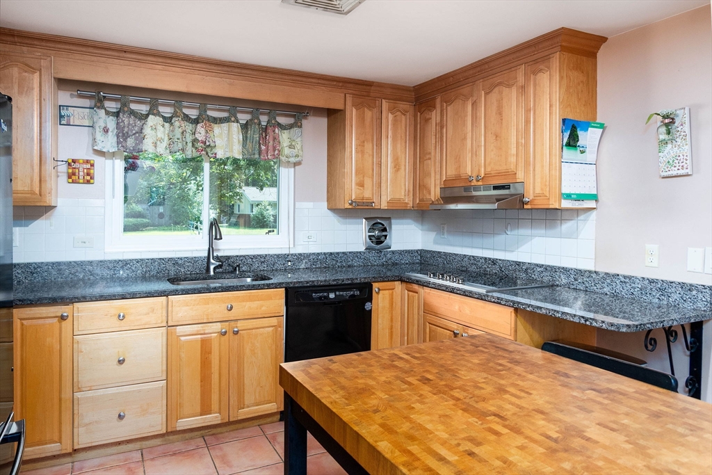 49 Barry Road Worcester, MA 01609 - Photo 14 of 37 Gallery Image 14
