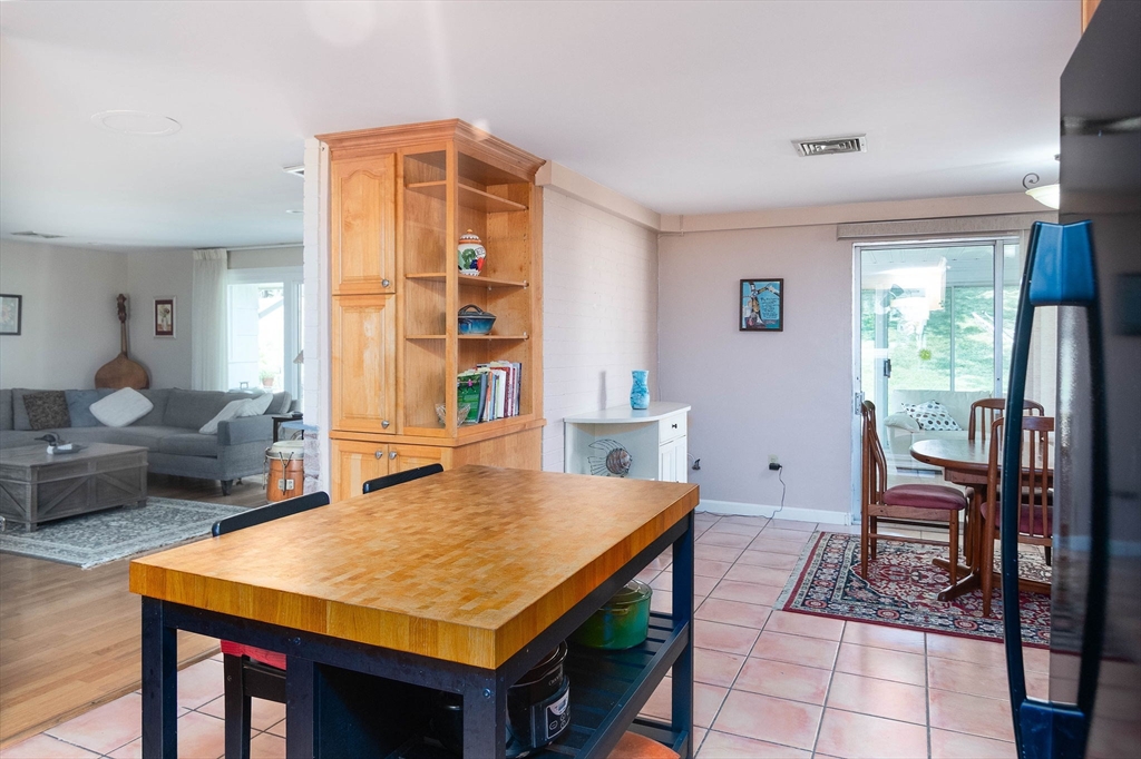 49 Barry Road Worcester, MA 01609 - Photo 15 of 37 Gallery Image 15