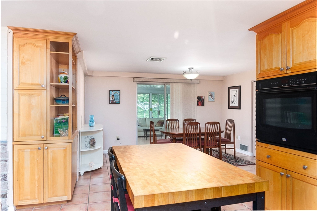 49 Barry Road Worcester, MA 01609 - Photo 16 of 37 Gallery Image 16