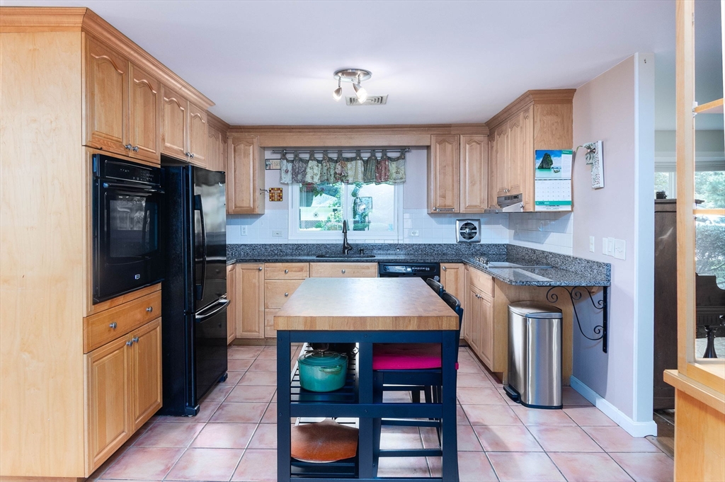 49 Barry Road Worcester, MA 01609 - Photo 17 of 37 Gallery Image 17