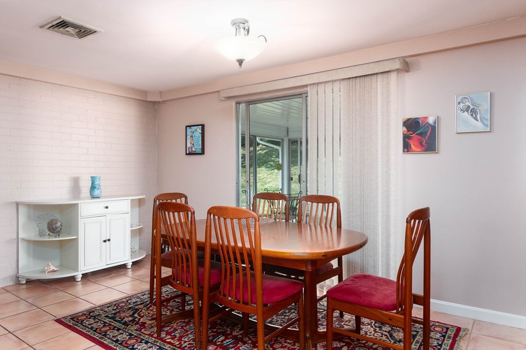 49 Barry Road Worcester, MA 01609 - Photo 20 of 37 Gallery Image 20