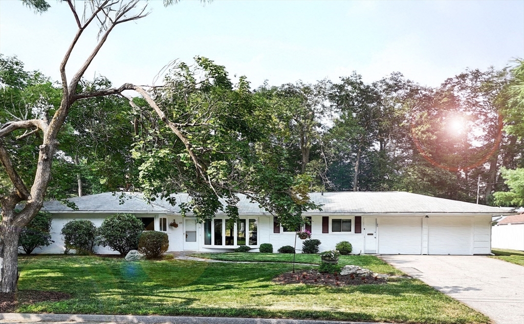 49 Barry Road Worcester, MA 01609 - Photo 2 of 37 Gallery Image 2