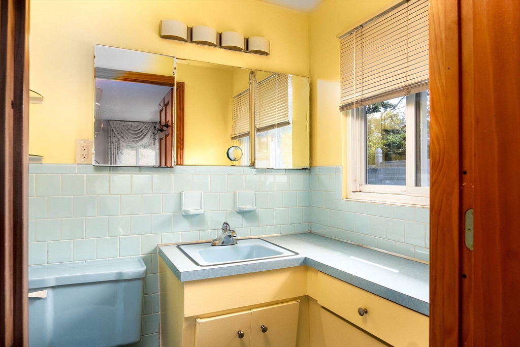 49 Barry Road Worcester, MA 01609 - Photo 33 of 37 Gallery Image 33