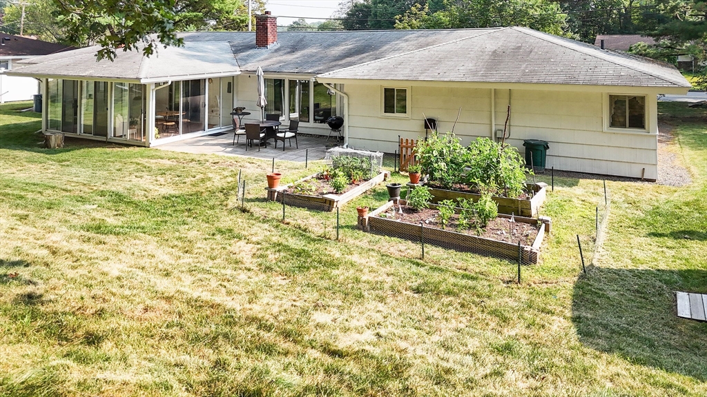 49 Barry Road Worcester, MA 01609 - Photo 6 of 37 Gallery Image 6