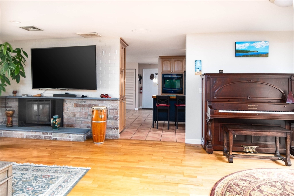 49 Barry Road Worcester, MA 01609 - Photo 9 of 37 Gallery Image 9