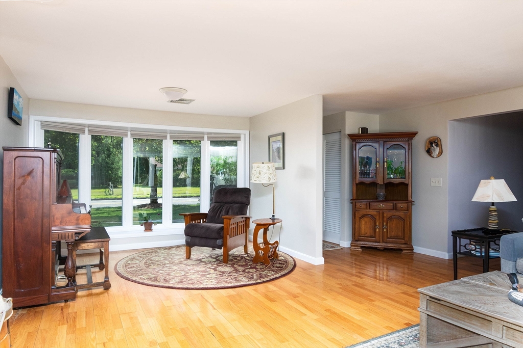 49 Barry Road Worcester, MA 01609 - Photo 10 of 37 Gallery Image 10