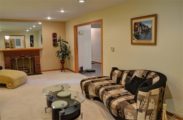 2 Sherburne Road Westborough, MA 01581 - Photo 8 of 27 Gallery Image 8