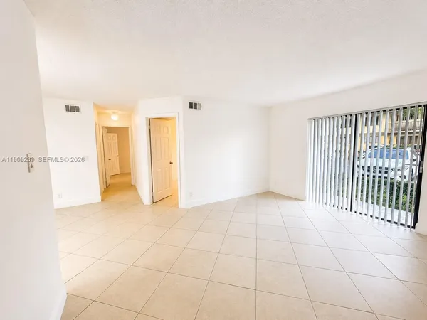 $199,999 | 523 Trace Circle, Unit 105, Deerfield Beach, FL 33441