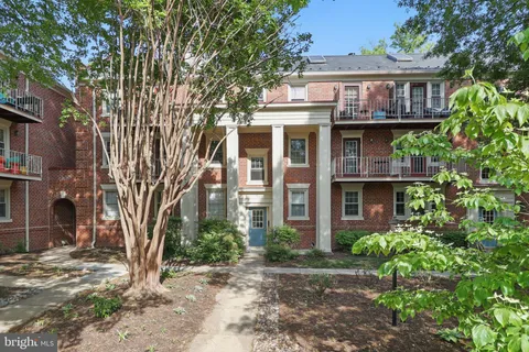 $325,000 | 1403 East Abingdon Drive, Unit 3, Alexandria, VA 22314