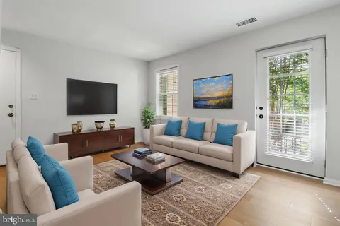 $325,000 | 1403 East Abingdon Drive, Unit 3, Alexandria, VA 22314