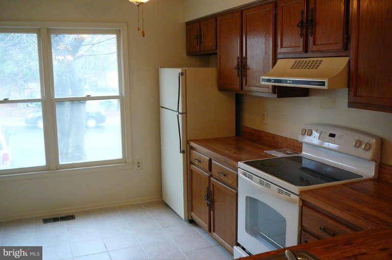 7315 Stream Way Springfield, VA 22152 - Photo 5 of 23 Kitchen