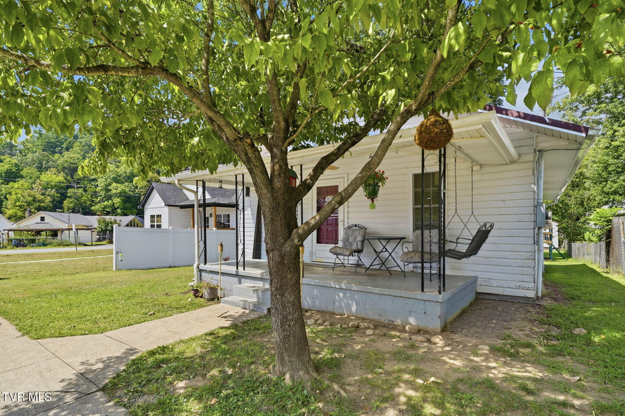2-web-or-mls-407 Walnut St-2