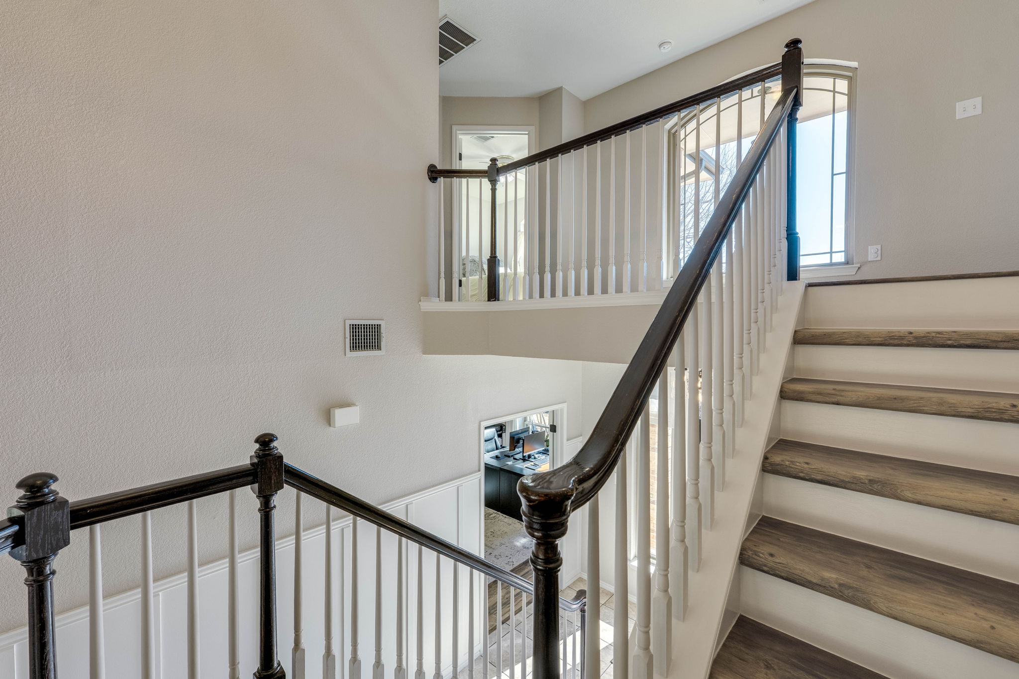 703 Ridge View Drive Leander, TX 78641 - Photo 23 of 39 View of staircase
