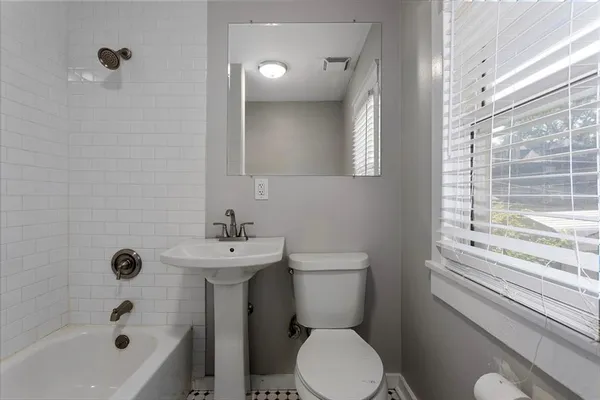 $332,500 | 915 East 29th Street, Kansas City, MO 64109