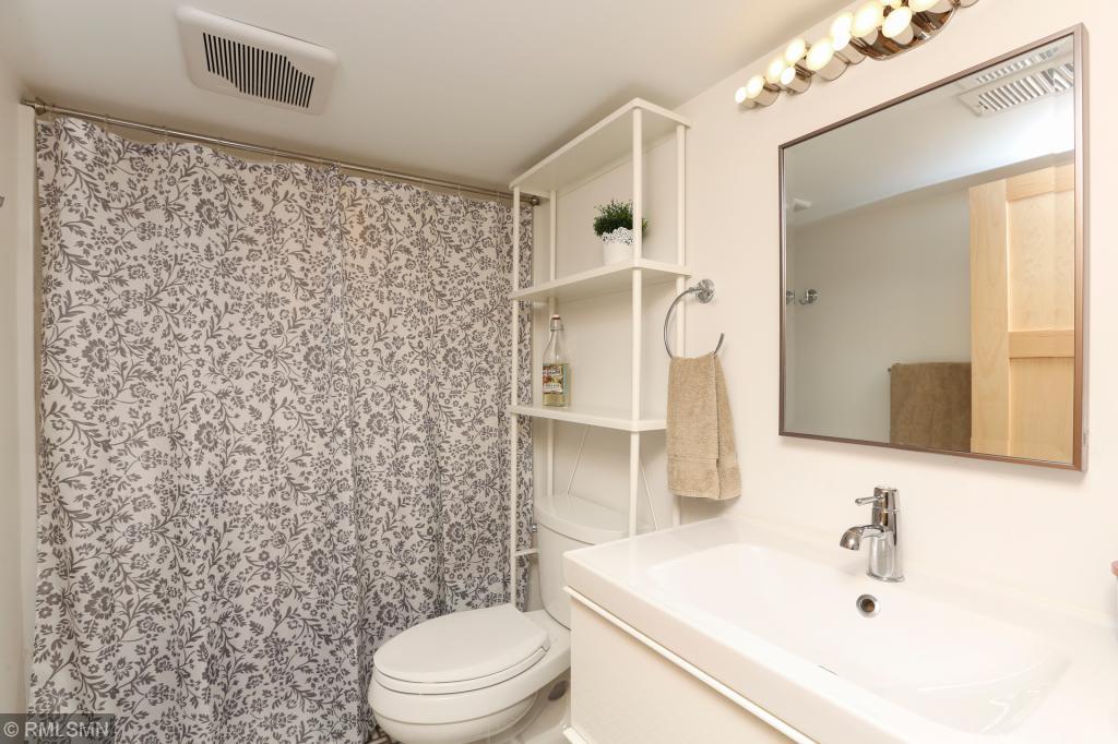 1042 Ruggles Street Roseville, MN 55113 - Photo 22 of 33