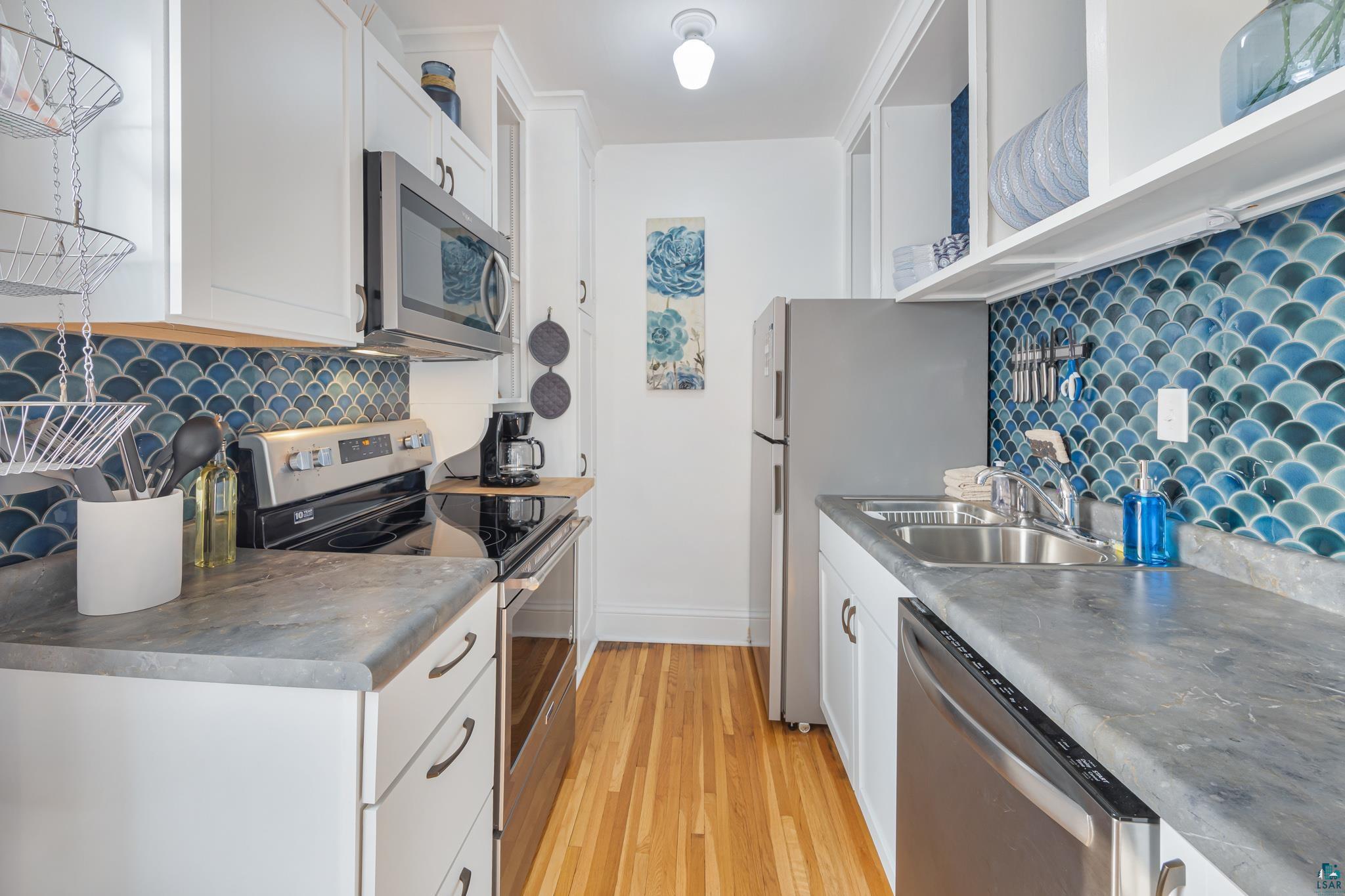 601 1st Avenue Two Harbors, MN 55616 - Photo 44 of 99 Tiled backsplash