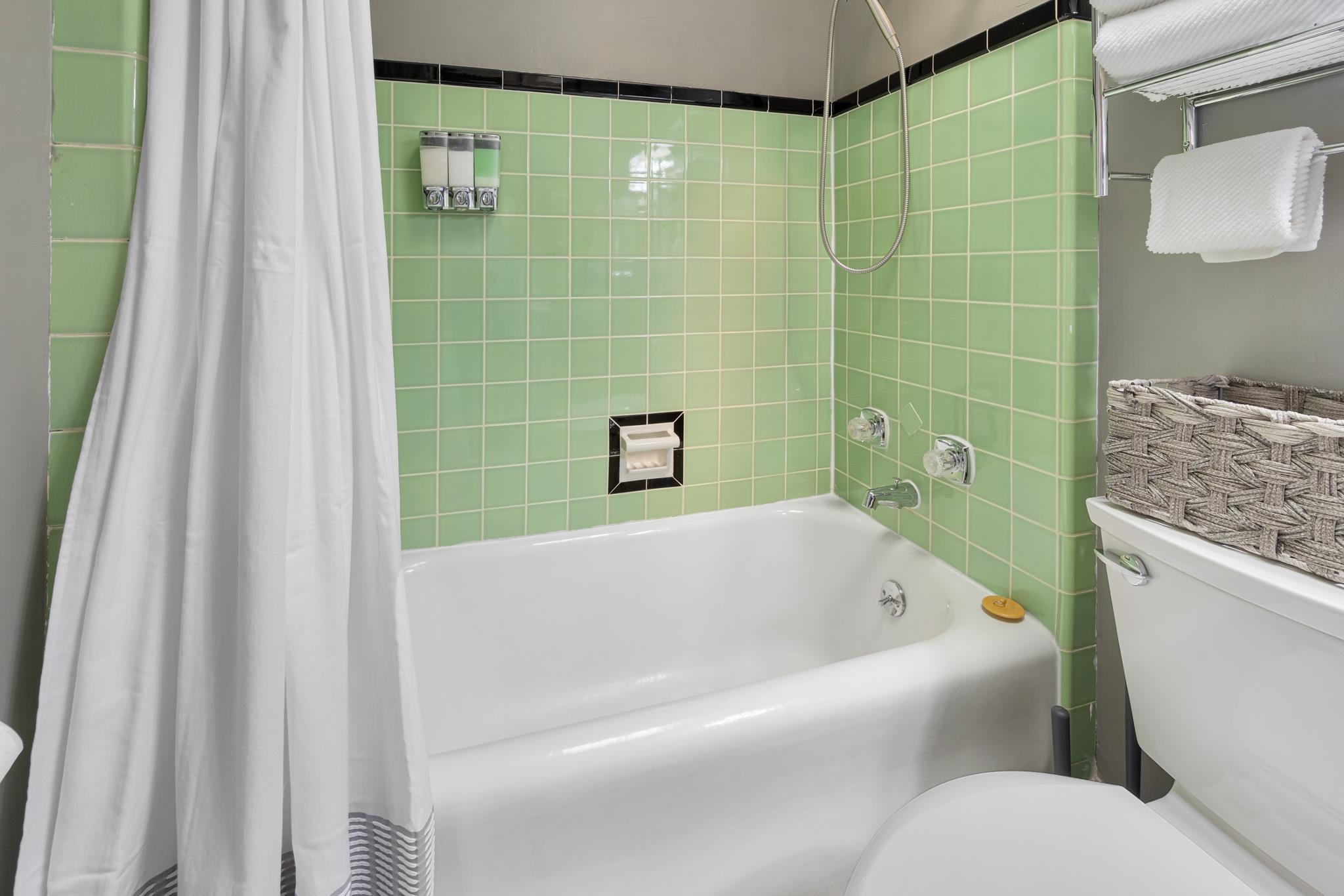 601 1st Avenue Two Harbors, MN 55616 - Photo 86 of 99 Unit #5 Bathroom