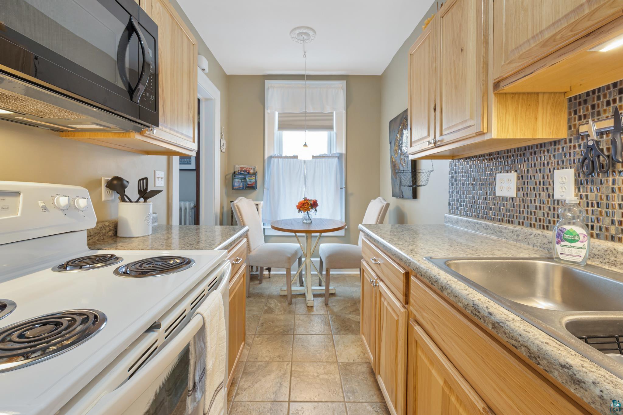 601 1st Avenue Two Harbors, MN 55616 - Photo 94 of 99 Eat-in kitchen