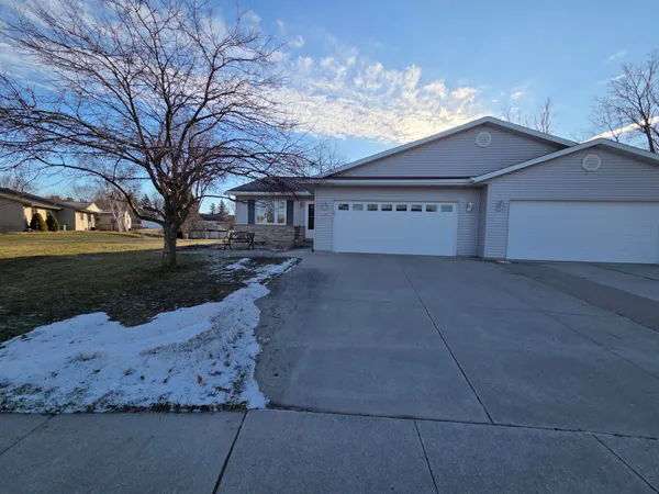$280,000 | 2209 Virginia Drive, Manitowoc, WI 54220