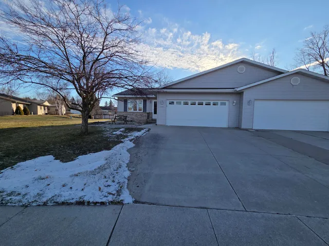 $285,000 | 2209 Virginia Drive, Manitowoc, WI 54220