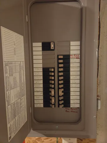 $285,000 | 2209 Virginia Drive, Manitowoc, WI 54220