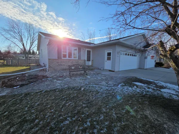 $280,000 | 2209 Virginia Drive, Manitowoc, WI 54220