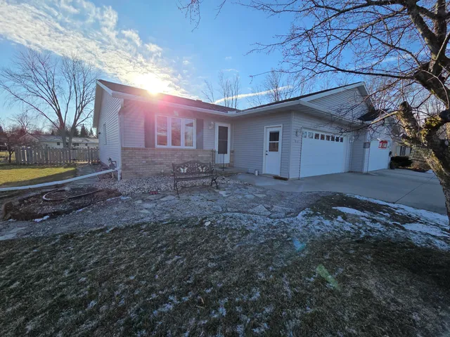 $285,000 | 2209 Virginia Drive, Manitowoc, WI 54220