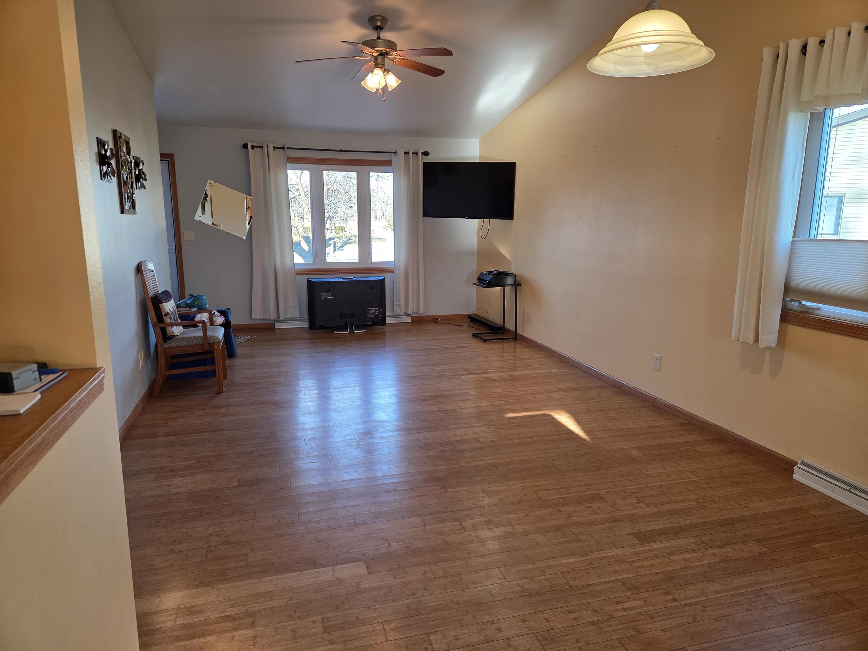 2209 Virginia Drive Manitowoc, WI 54220 - Photo 4 of 27 20260115_091832