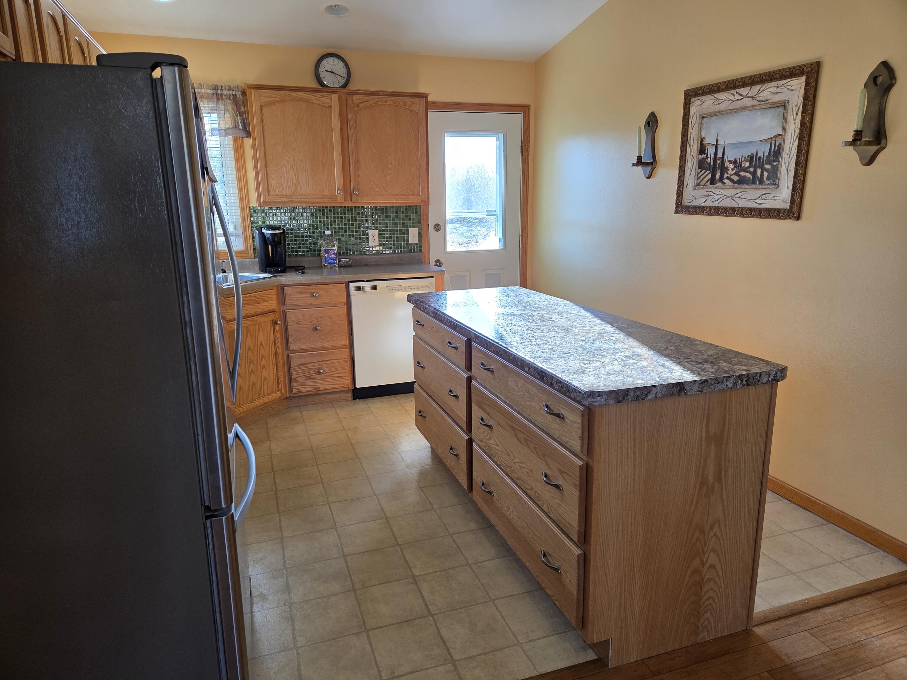 2209 Virginia Drive Manitowoc, WI 54220 - Photo 5 of 27 20260115_091824