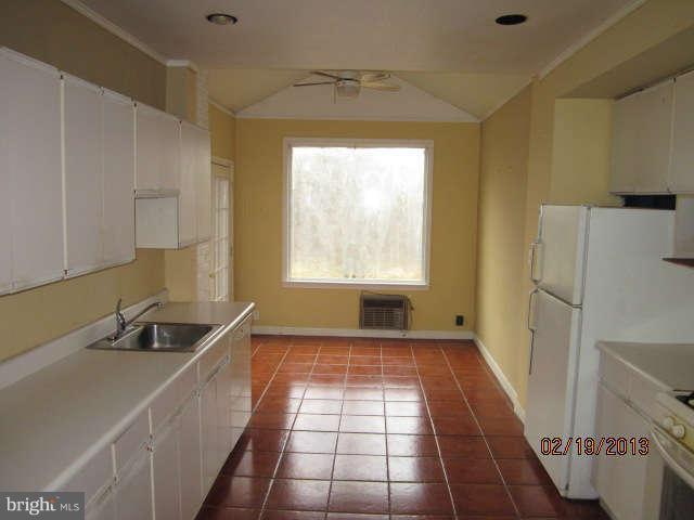 22022 Dickerson Road Dickerson, MD 20842 - Photo 5 of 23 Kitchen