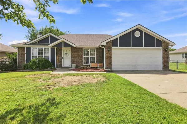 $260,000 | 1002 Hampton Drive, Warrensburg, MO 64093