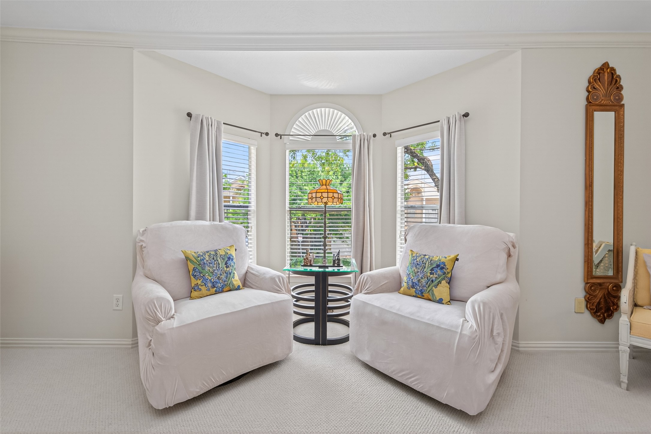 5011 Inker Street Houston, TX 77007 - Photo 16 of 23 Sitting area in Primary Bedroom!